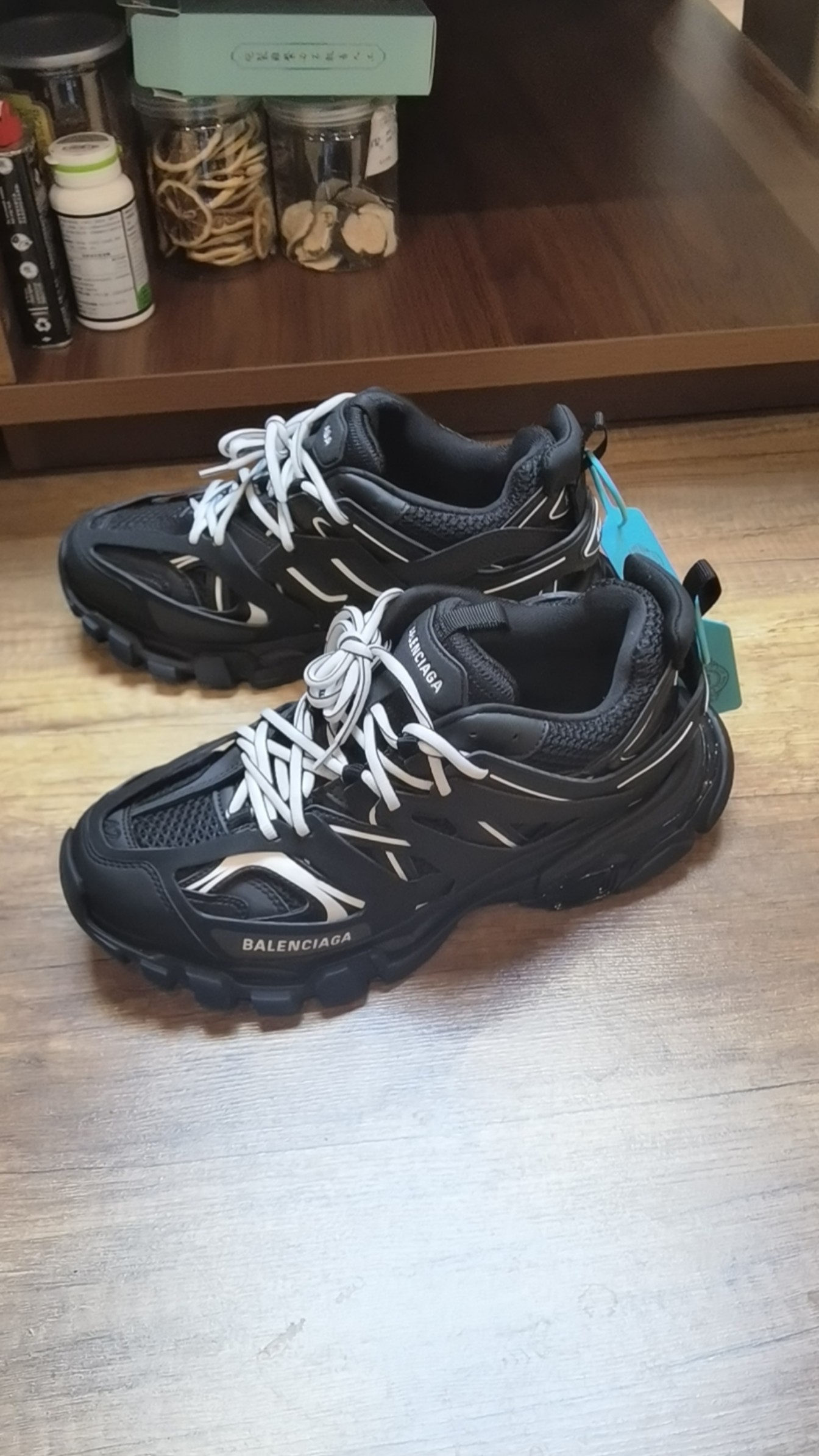 Balenciaga Track Led Black And White 542023 W1GB1 2045 review Christopher 01