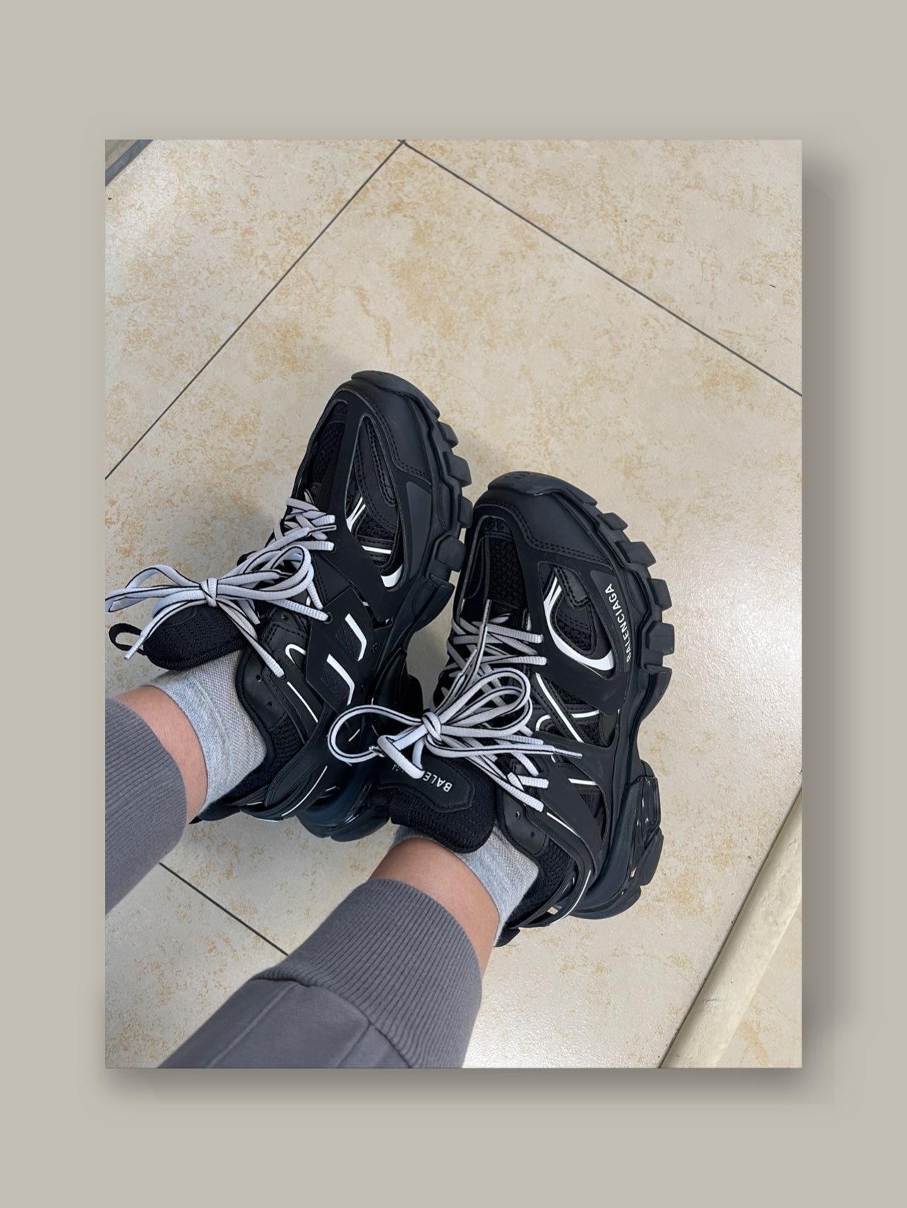 Balenciaga Track Led Black And White 542023 W1GB1 2045 review Zachary 01