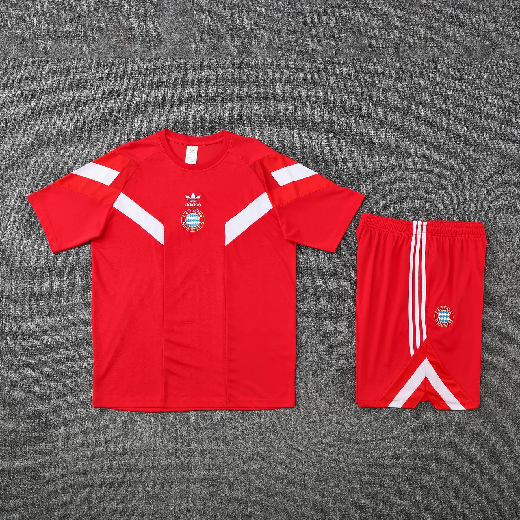 Conjunto de Treino Bayern de Munique 2025/2026 vermelho