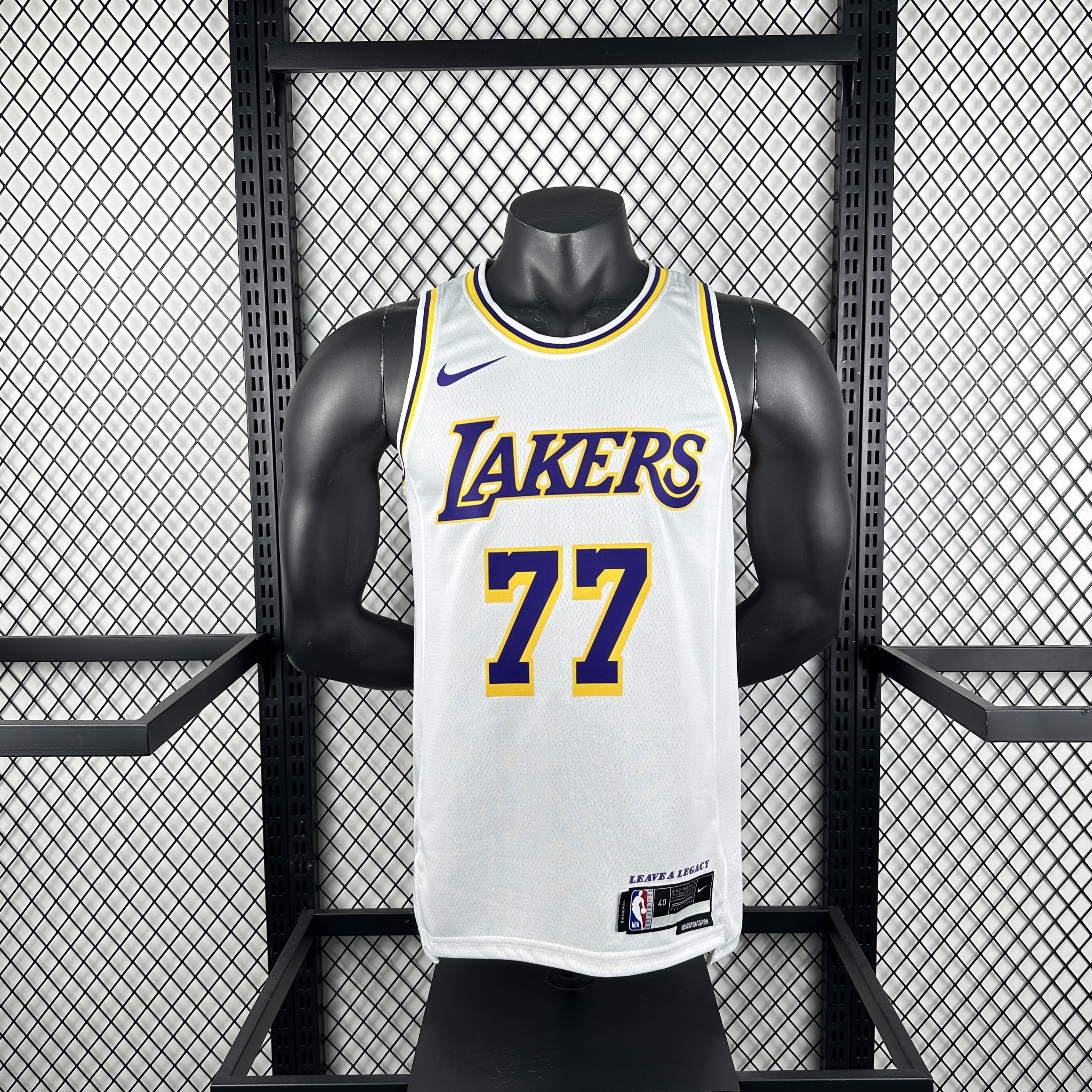2023 Los Angeles Lakers  Camiseta Don?i? no 77