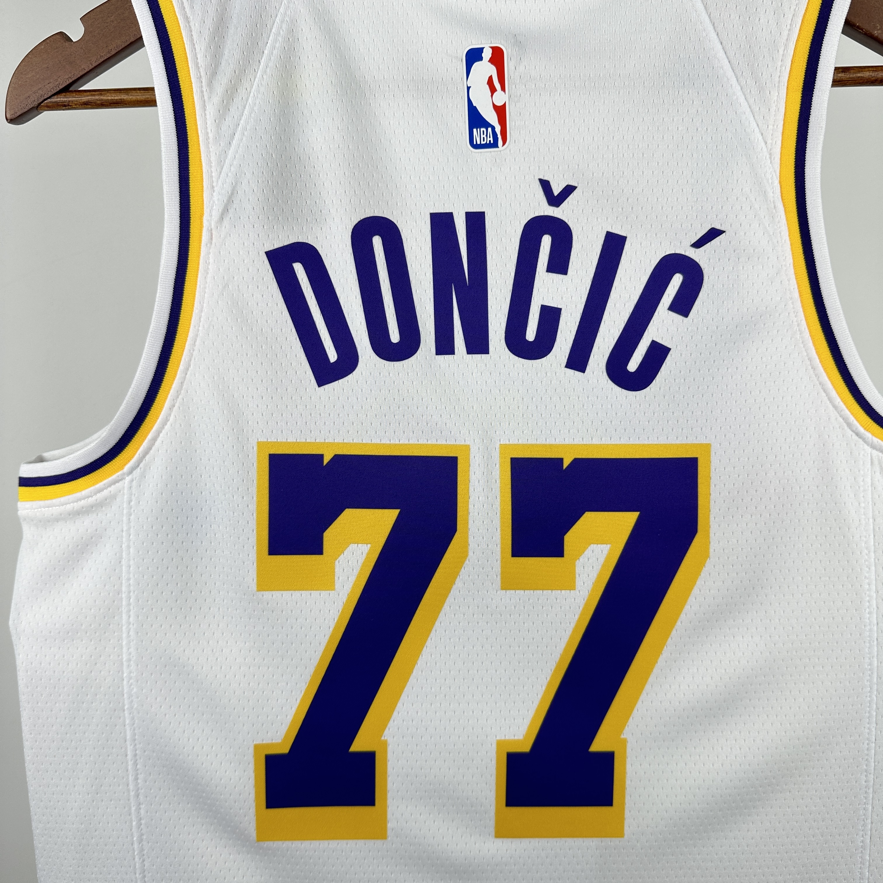 2023 Los Angeles Lakers  Camiseta Dončić nº 77
