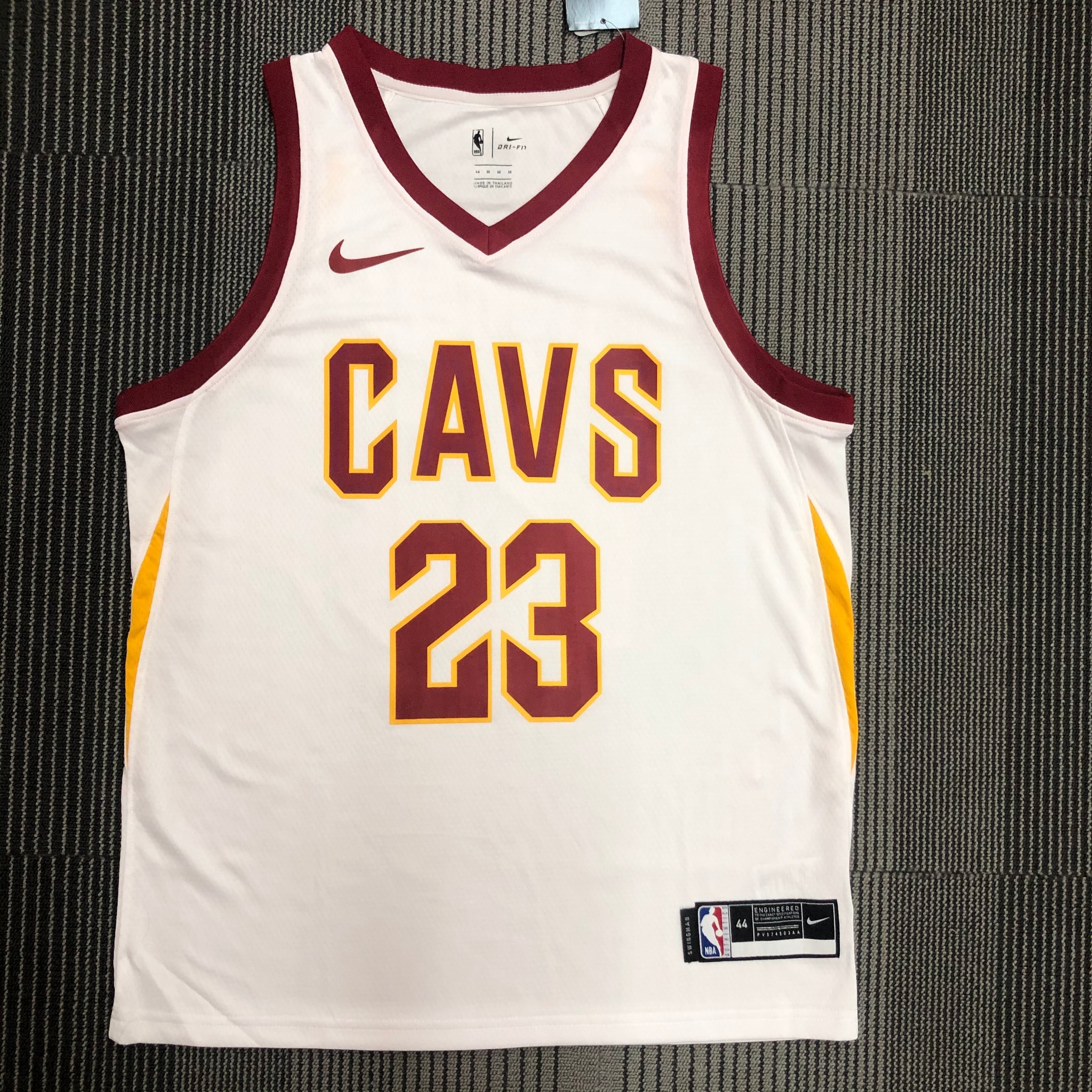 Cleveland Cavaliers Camiseta Branca LeBron James no 23