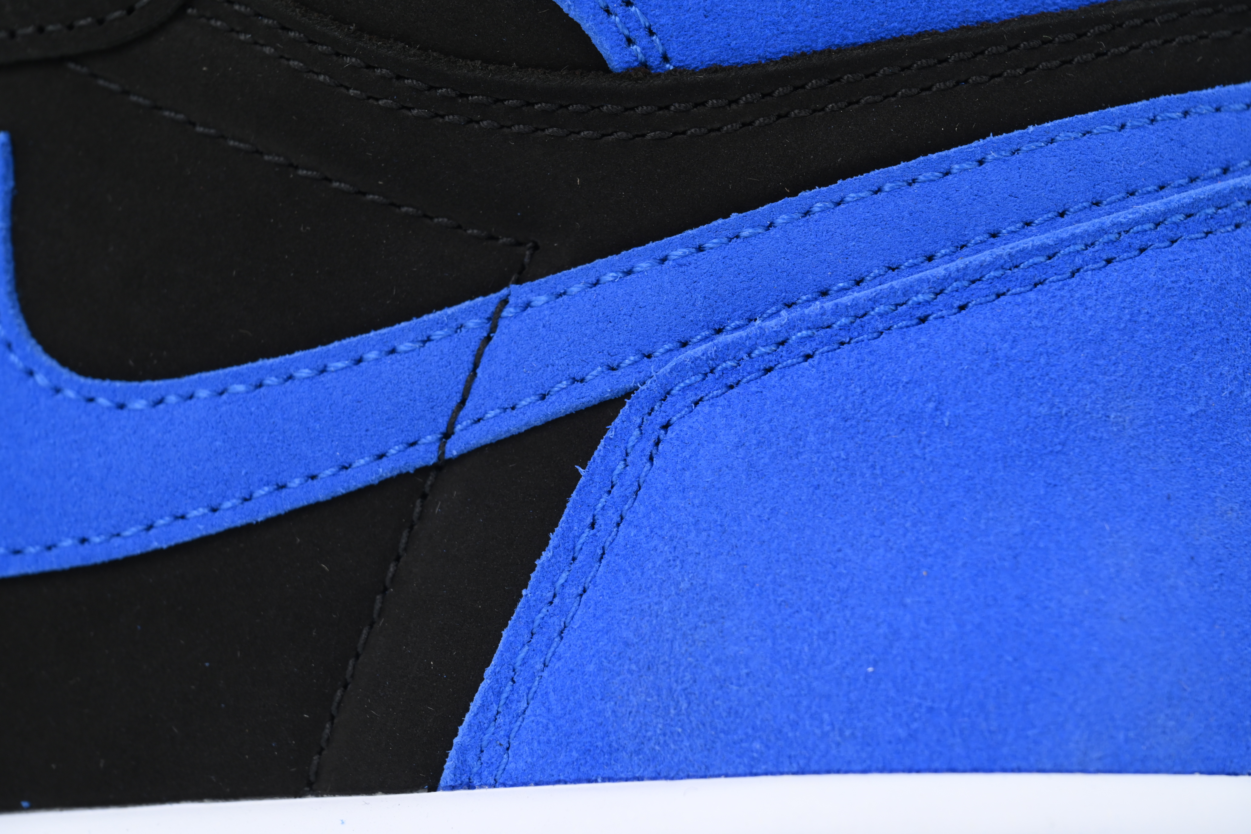 Air Jordan 1 High OG “Royal Reimagined” DZ5485-042