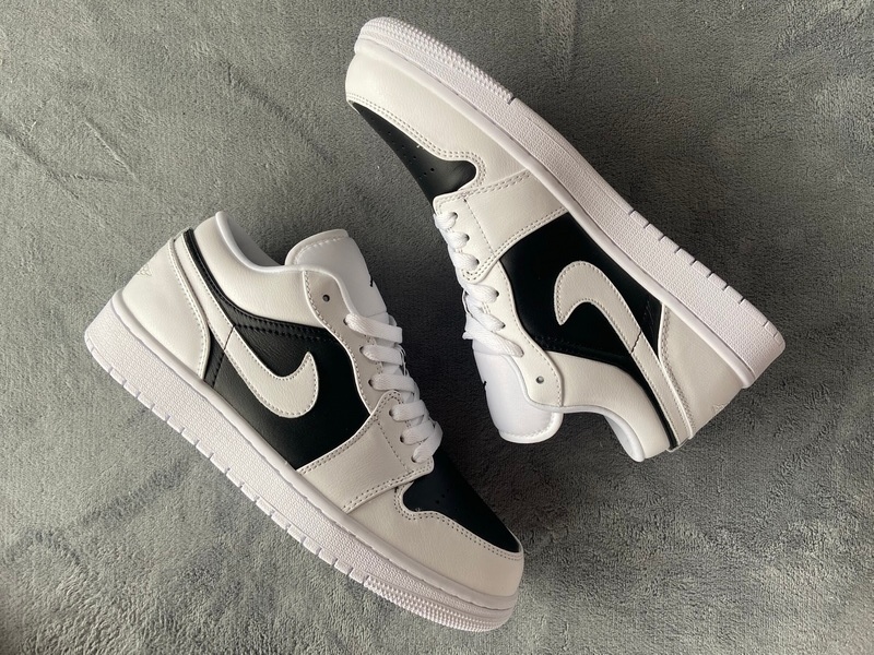 Air Jordan 1 Low Panda DC0774-100