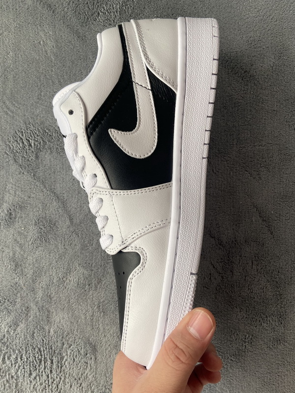 Air Jordan 1 Low Panda DC0774-100