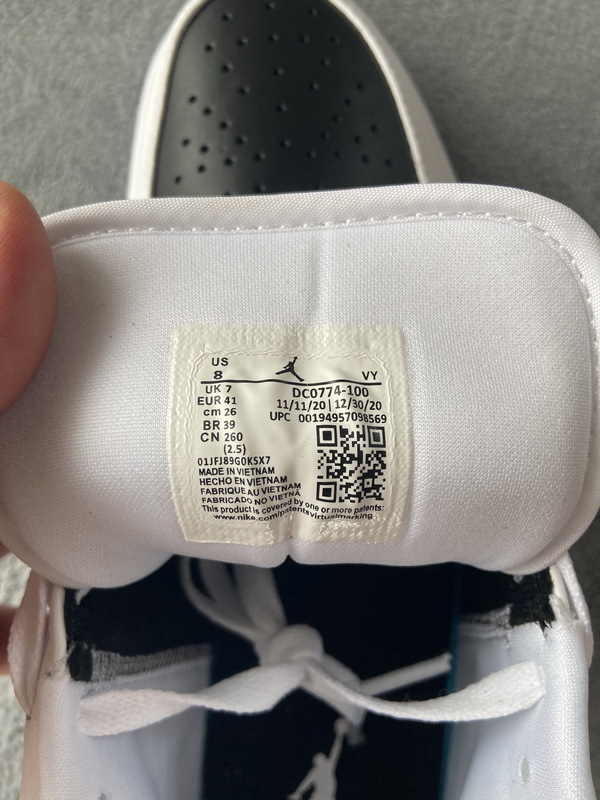 Air Jordan 1 Low Panda DC0774-100