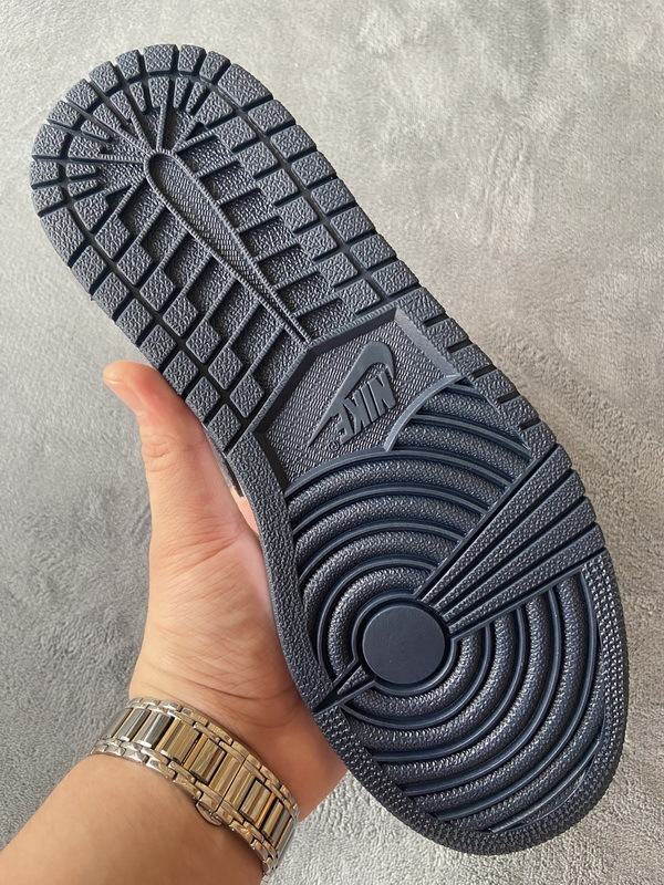 Air Jordan 1 Low Sweater CZ8659-100