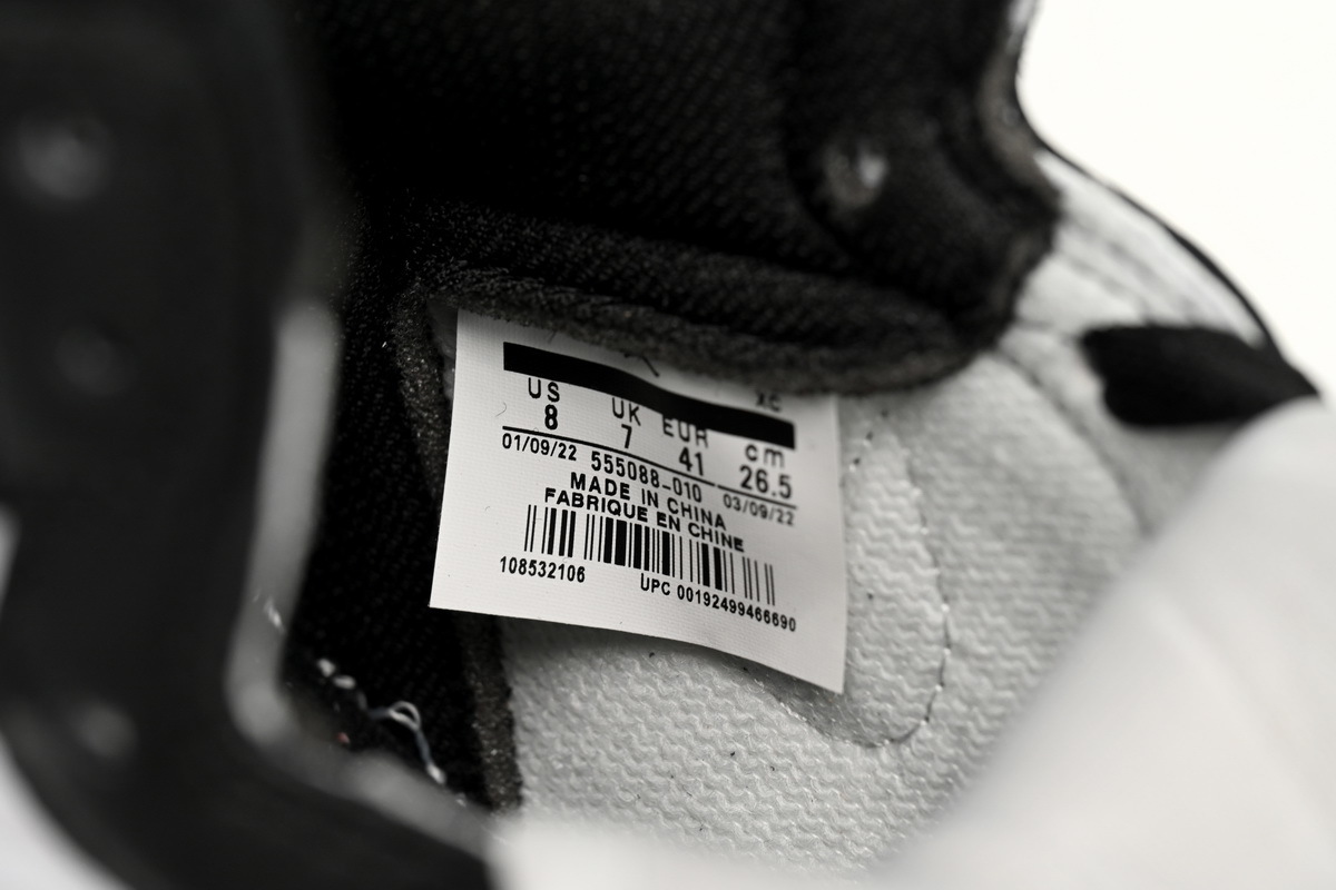 Air Jordan 1 Retro High OG Black White 555088-010