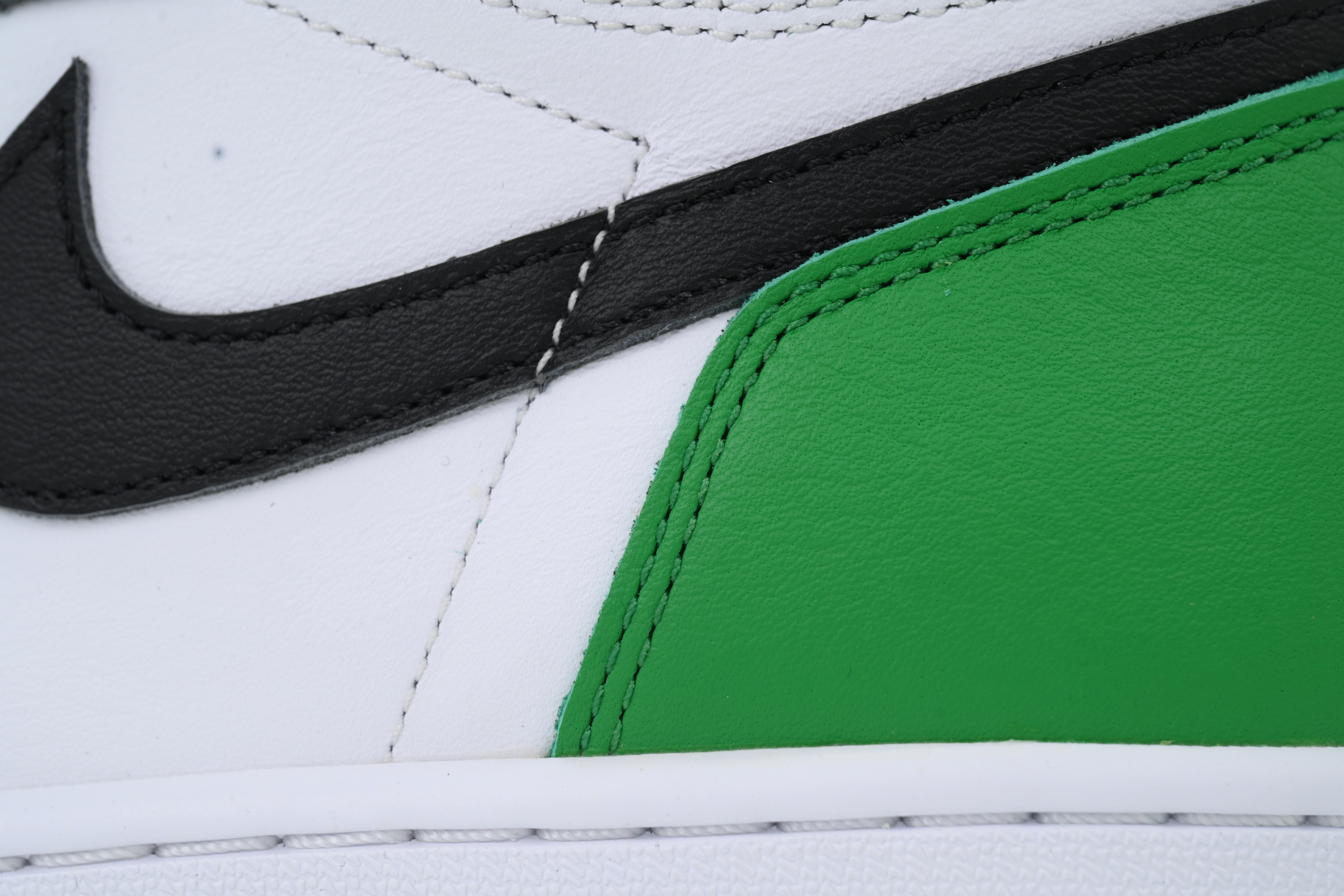 Air Jordan 1 Retro High OG GS 'Lucky Green' FD1437-031