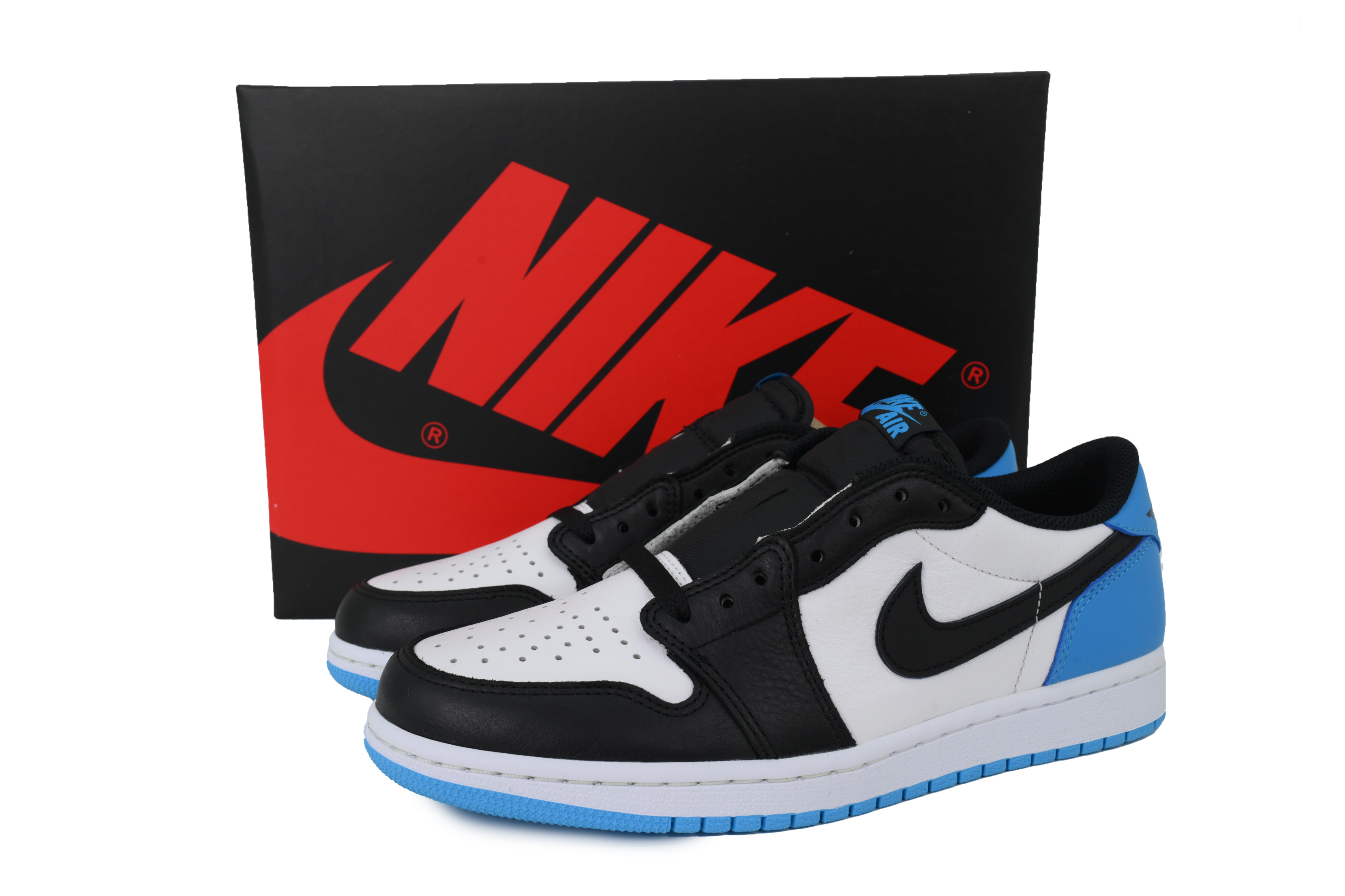Air Jordan 1 Retro Low OG 'UNC' CZ0790-104