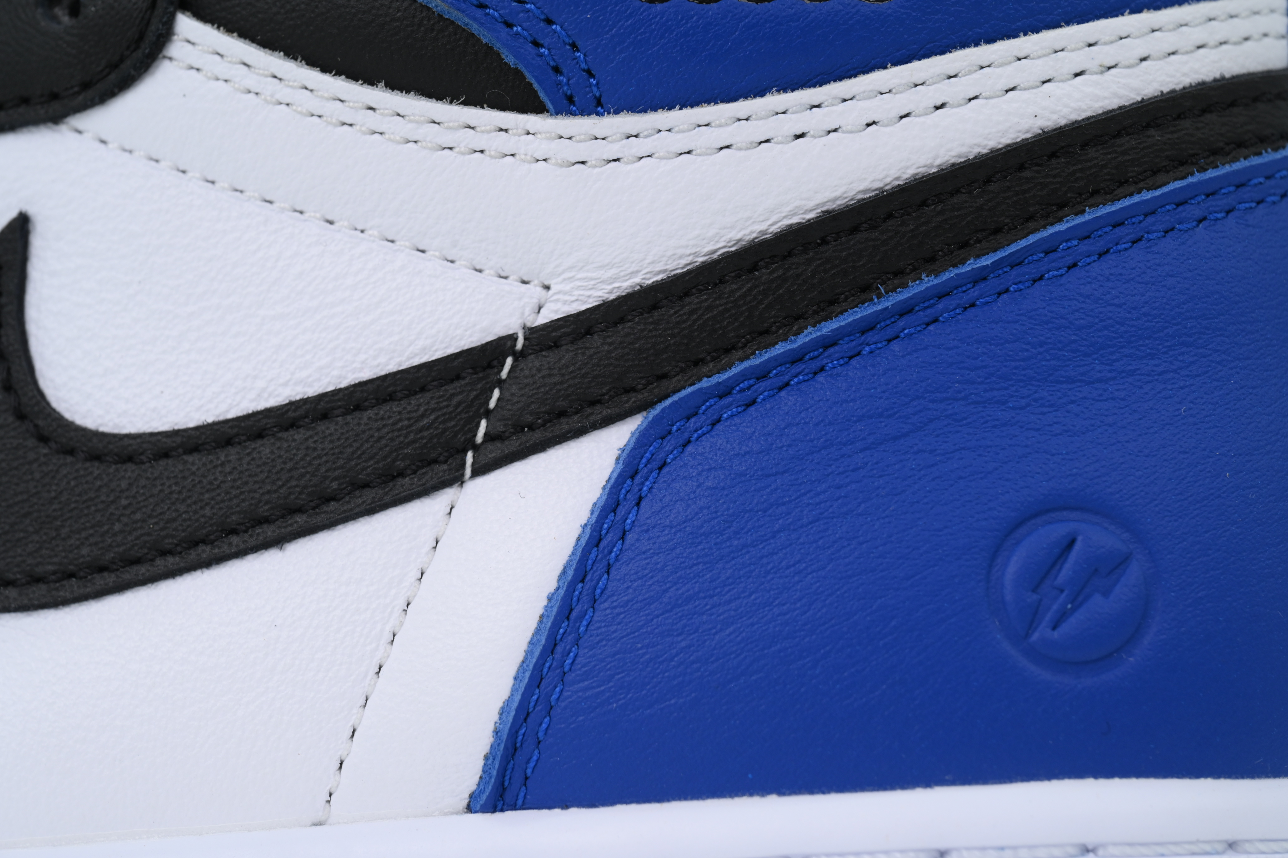 Fragment x Air Jordan 1 High OG 716371-040