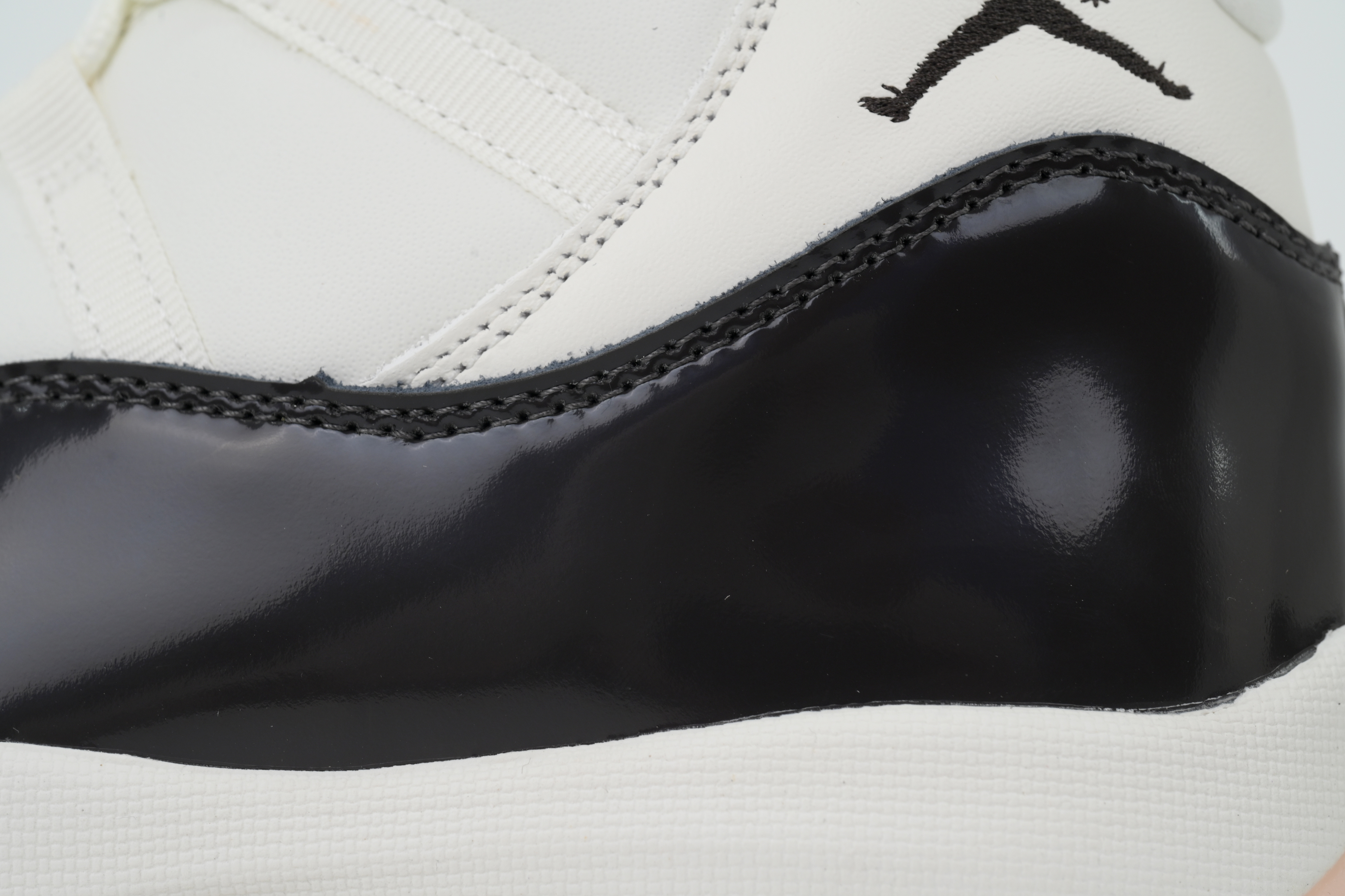Air Jordan 11 "Neapolitan" AH7860-101