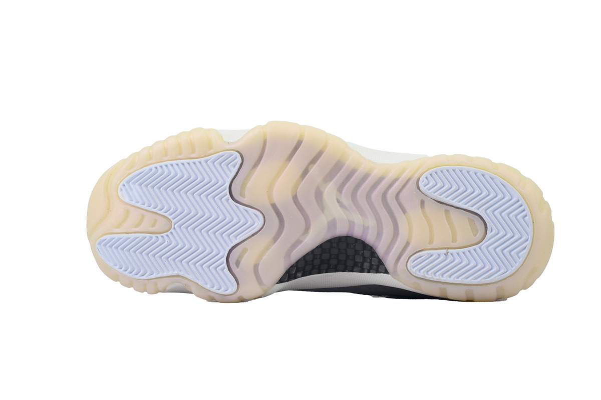 Air Jordan 11 Low “Snakeskin” HQ7000-001