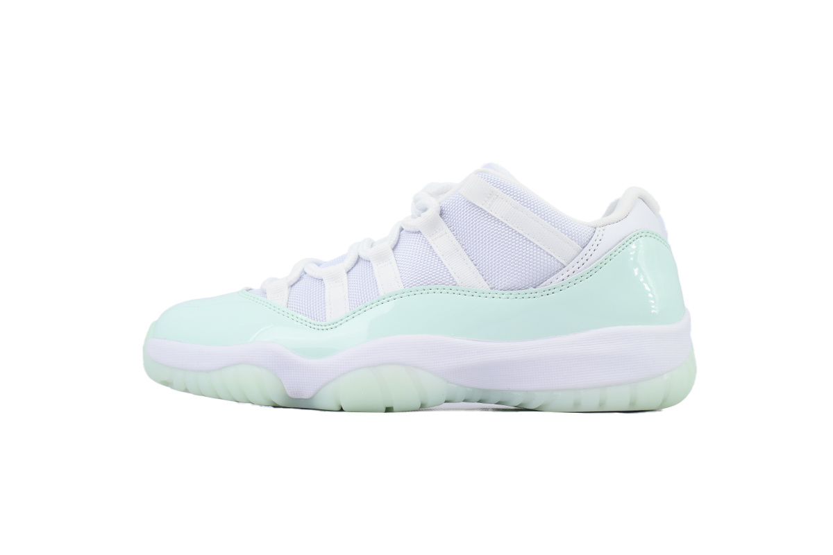 Air Jordan 11 Retro Low 'Igloo' AH7860-103