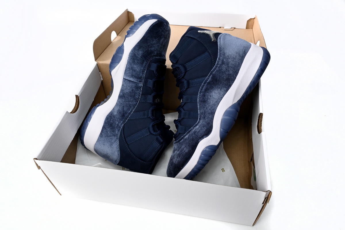 Air Jordan 11 Retro Midnight Blue AR0715-441