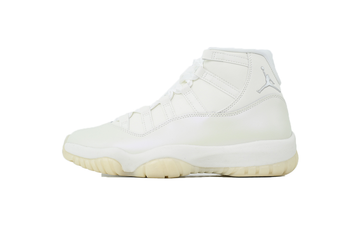 Wmns Air Jordan 11 Retro 'Pearl / Grand Finale' AR0715-110