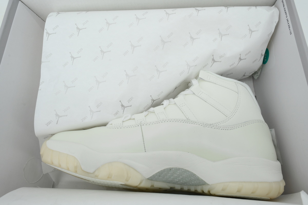 Wmns Air Jordan 11 Retro 'Pearl / Grand Finale' AR0715-110