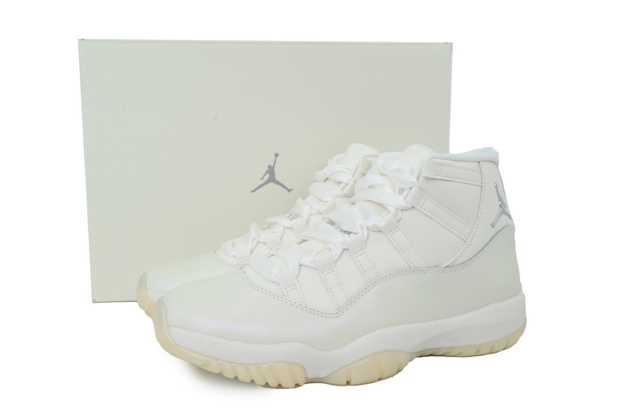 Wmns Air Jordan 11 Retro 'Pearl / Grand Finale' AR0715-110