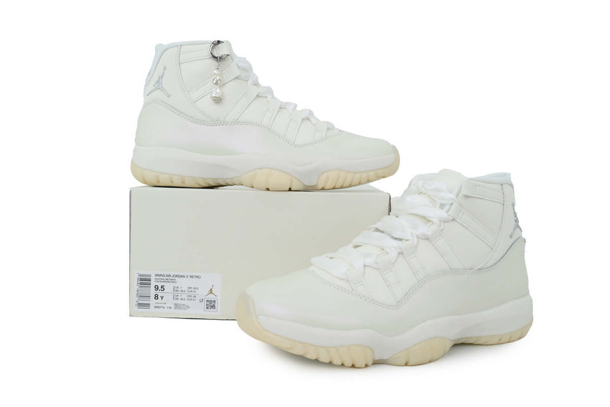Wmns Air Jordan 11 Retro 'Pearl / Grand Finale' AR0715-110