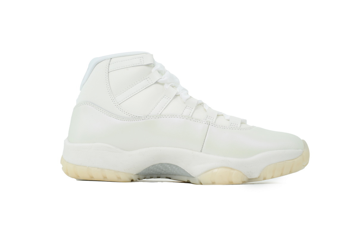Wmns Air Jordan 11 Retro 'Pearl / Grand Finale' AR0715-110