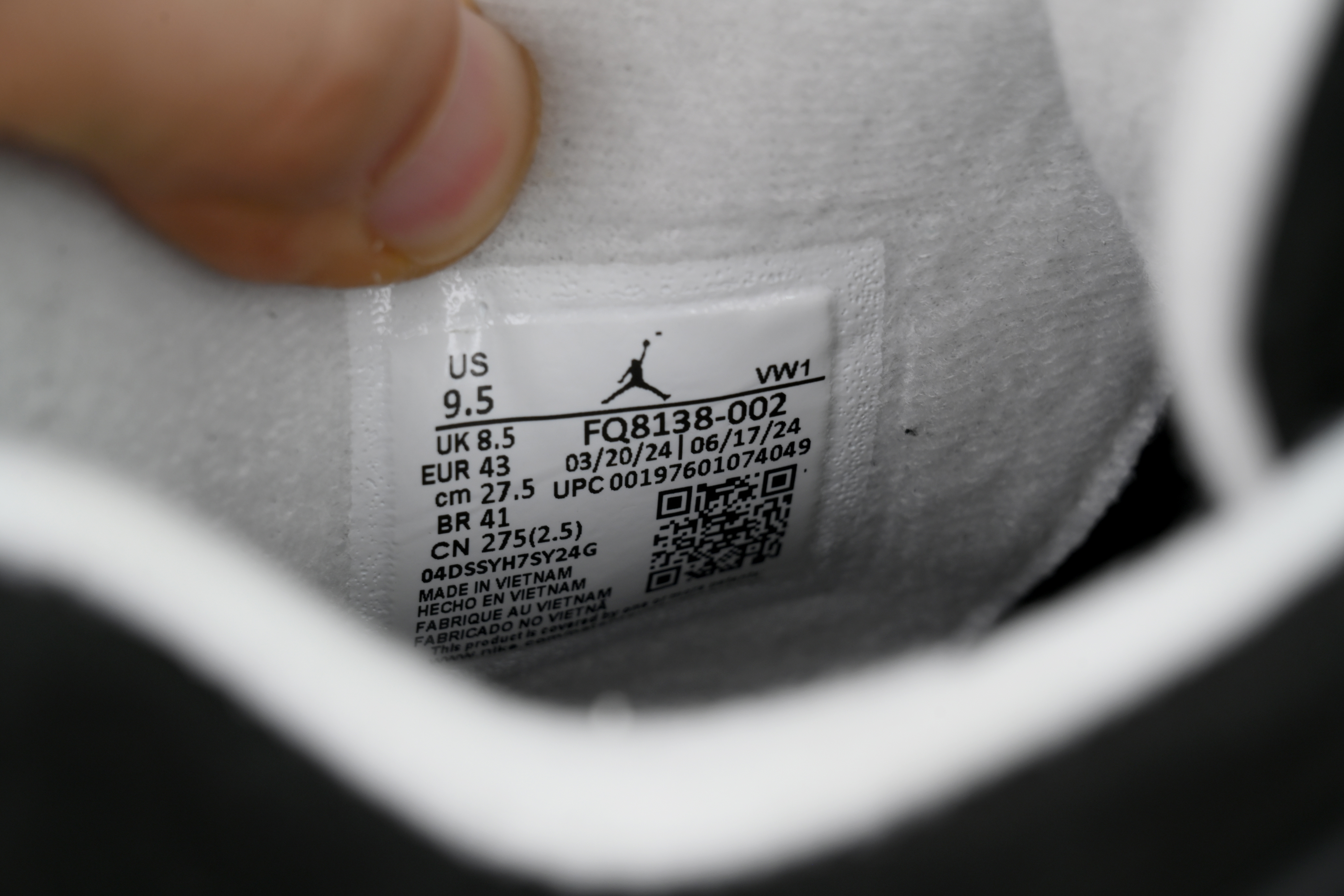 Air Jordan 4 Fear FQ8138-002