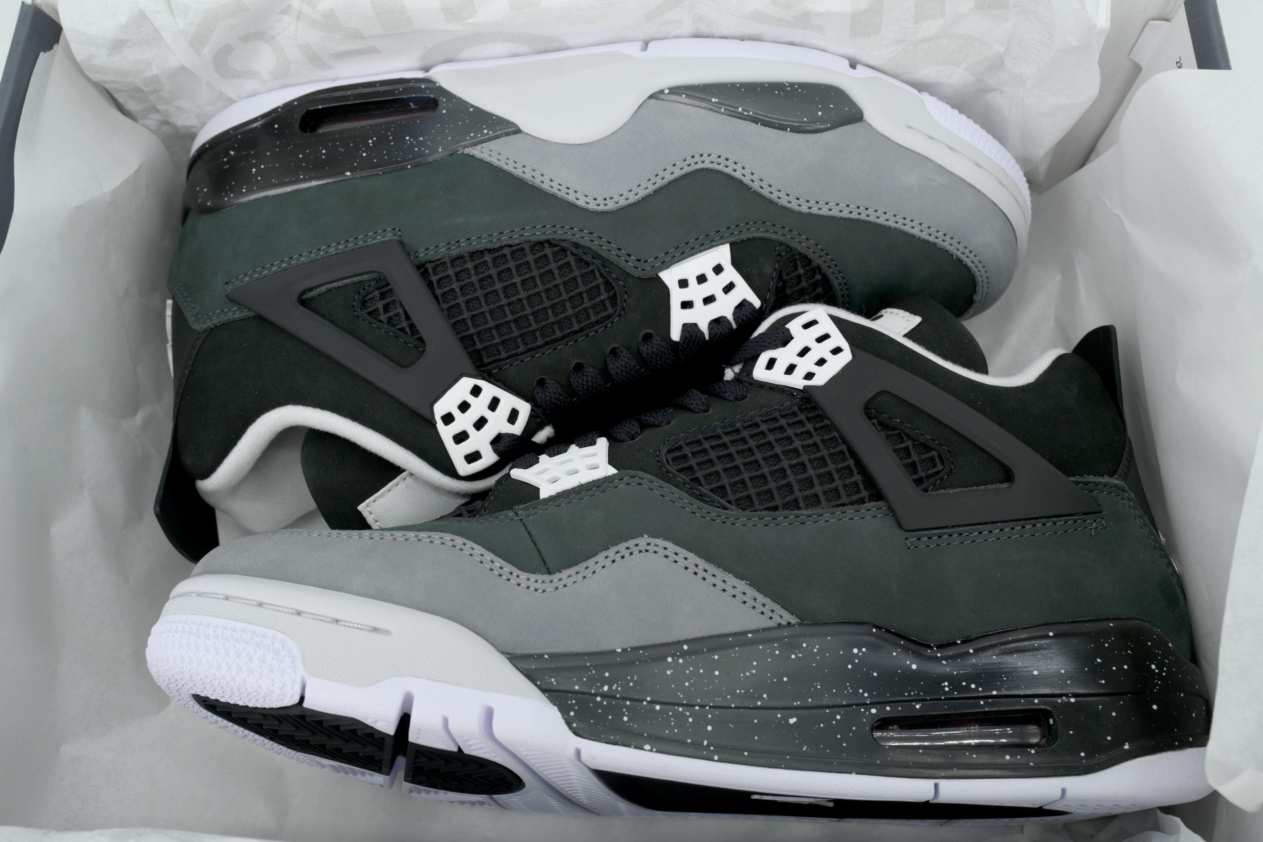 Air Jordan 4 Retro Fear FQ8138-002