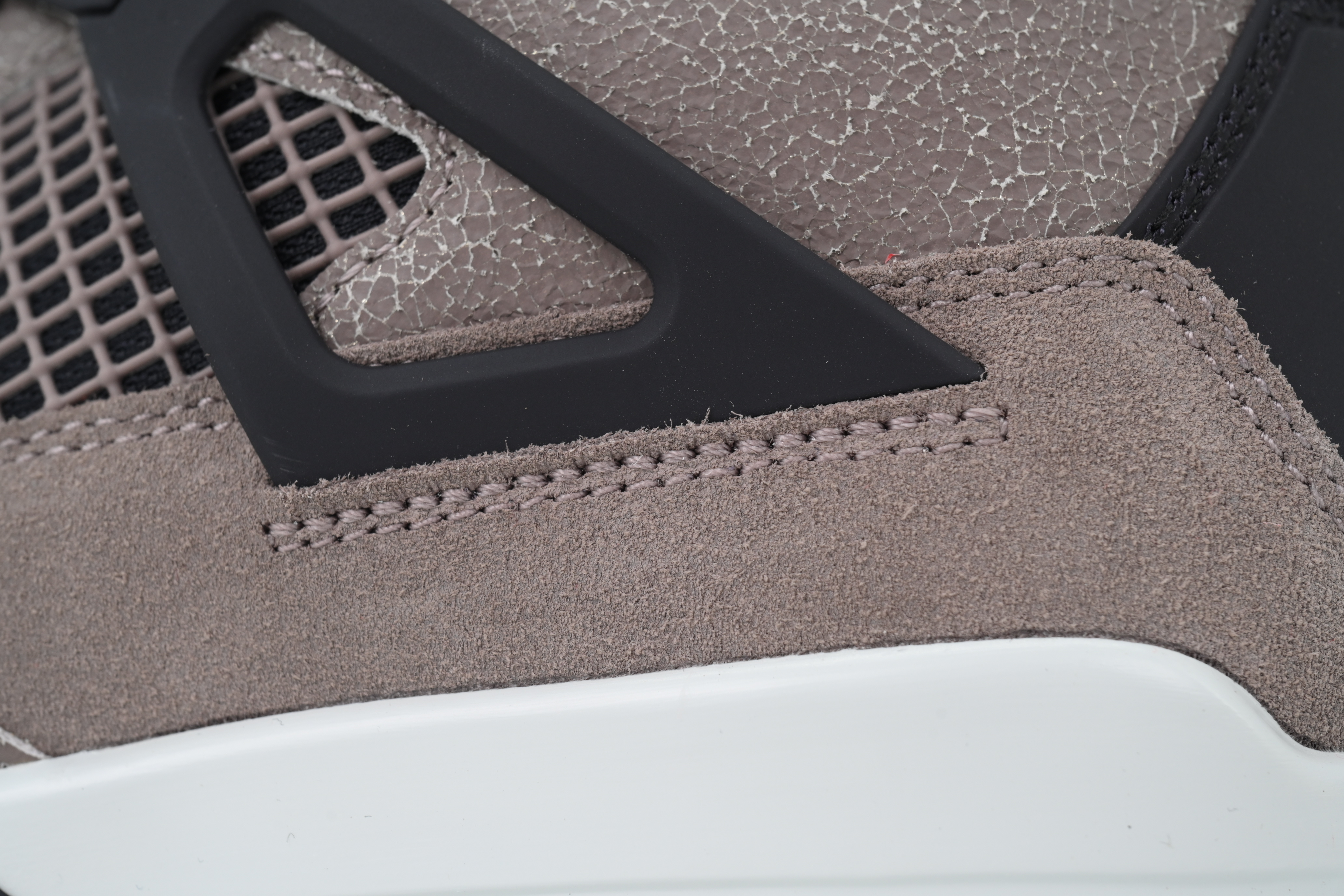 Air Jordan 4 Retro Taupe Haze DB0732-200