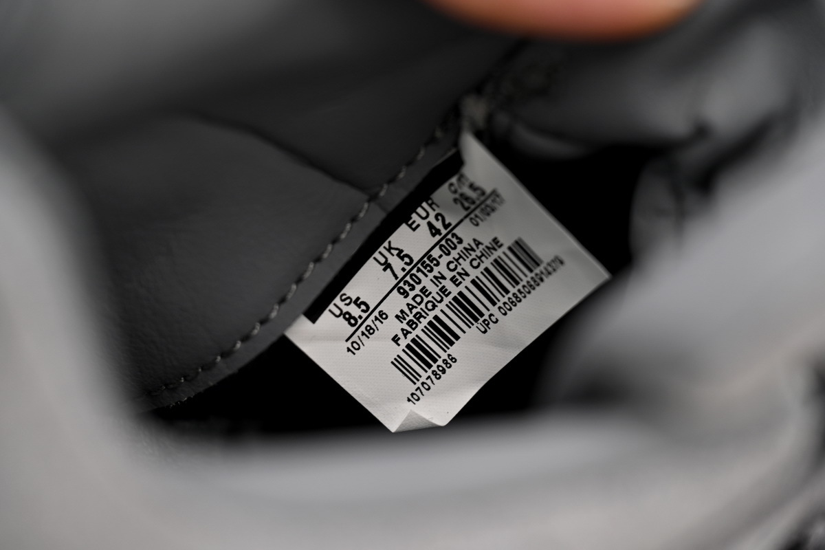 KAWS X Air Jordan 4 Retro 930155-003