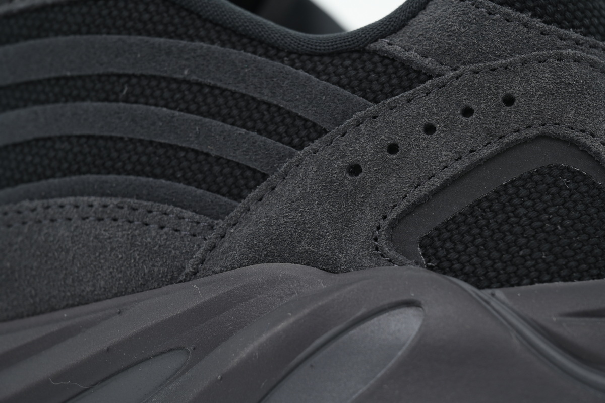 Yeezy Boost 700 V2 Vanta FU6684