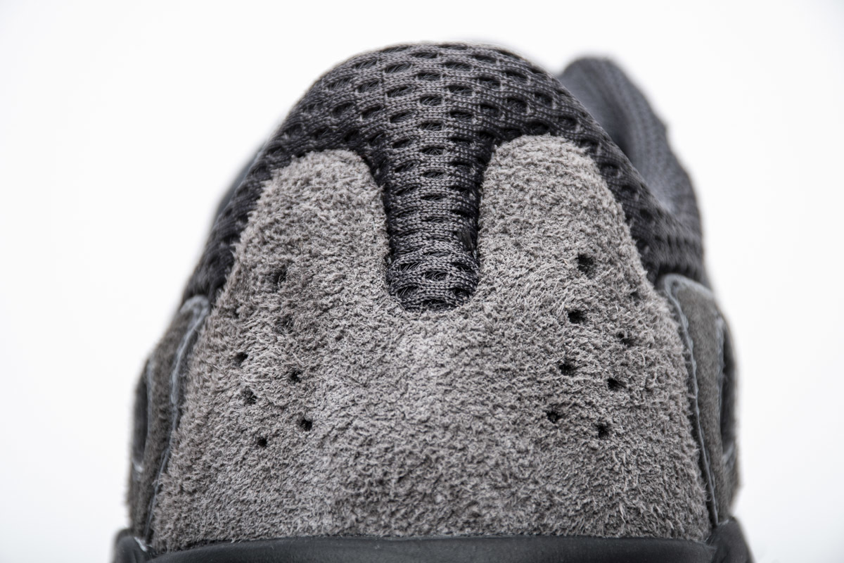 Yeezy Boost 700“Utility Black” FV5304