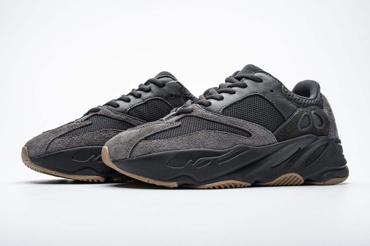 Yeezy Boost 700“Utility Black” FV5304