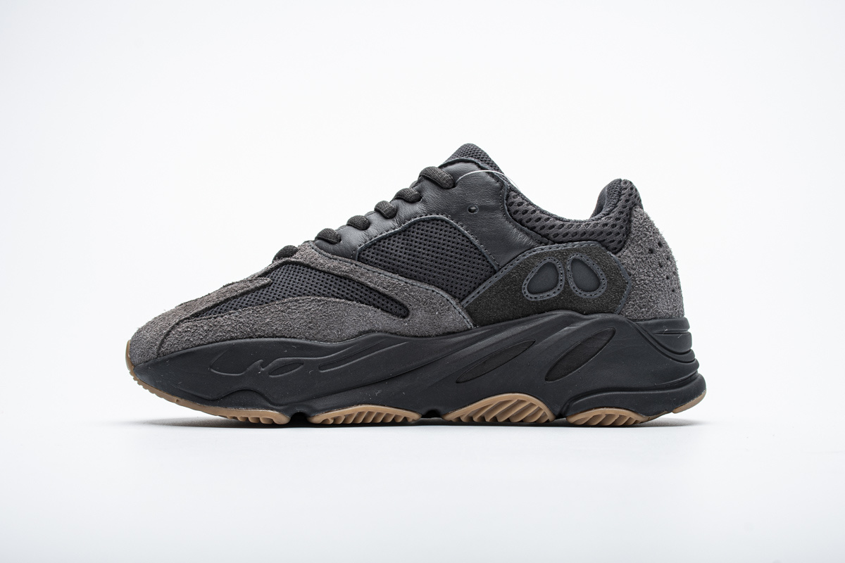 Yeezy Boost 700“Utility Black” FV5304
