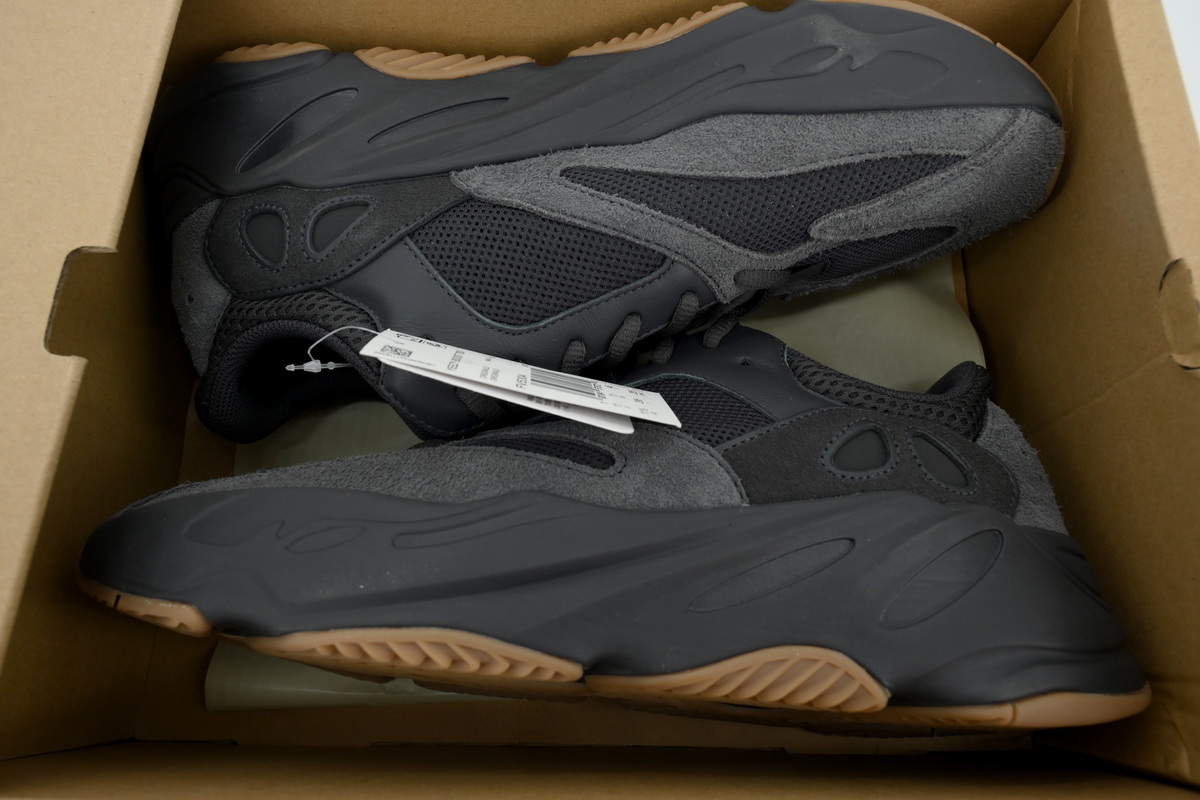 Yeezy Boost 700“Utility Black” FV5304 