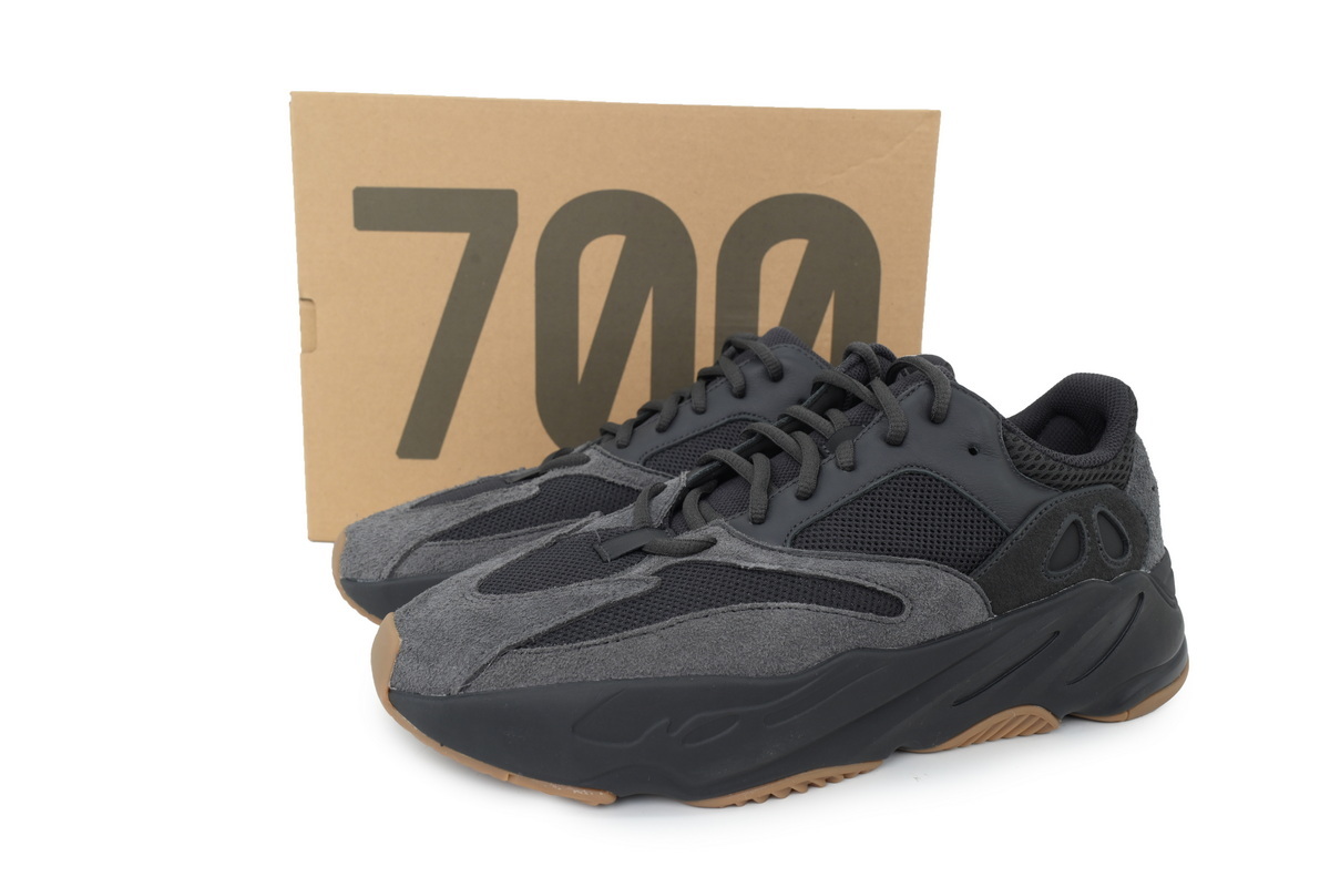 Yeezy Boost 700“Utility Black” FV5304 