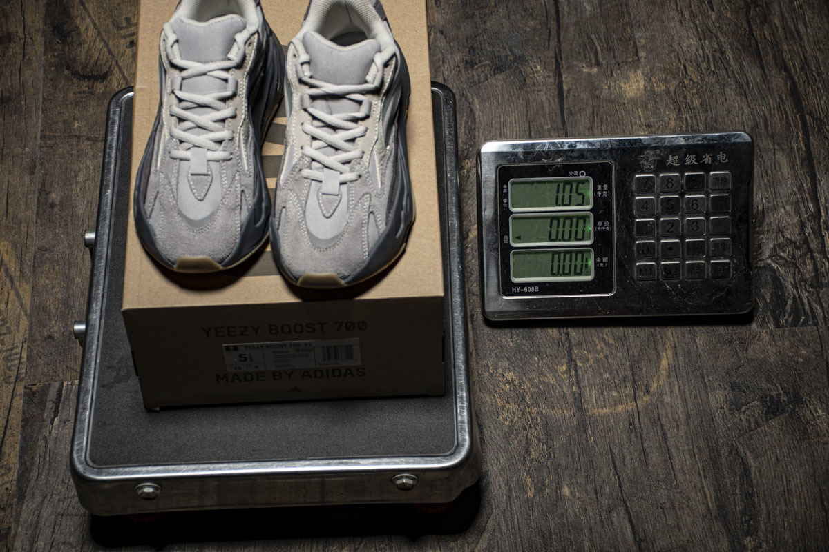 Yeezy Boost 700 V2“Tephra” FU7914