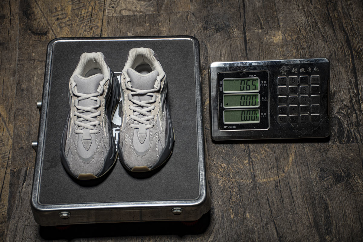 Yeezy Boost 700 V2“Tephra” FU7914