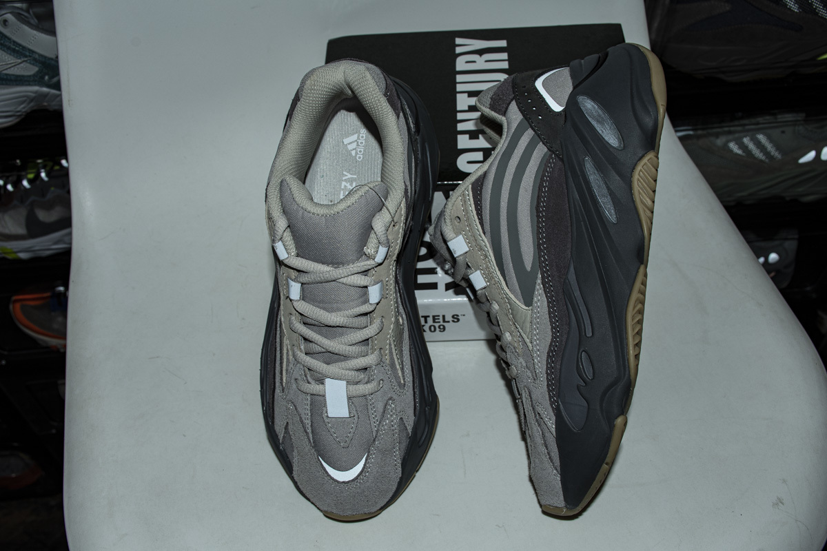 Yeezy Boost 700 V2“Tephra” FU7914