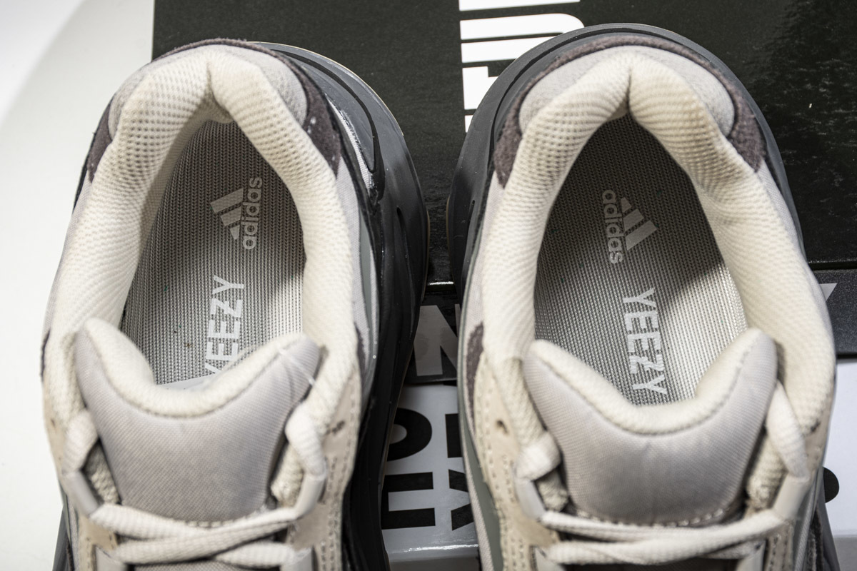 Yeezy Boost 700 V2“Tephra” FU7914