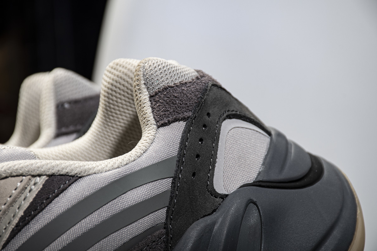 Yeezy Boost 700 V2“Tephra” FU7914