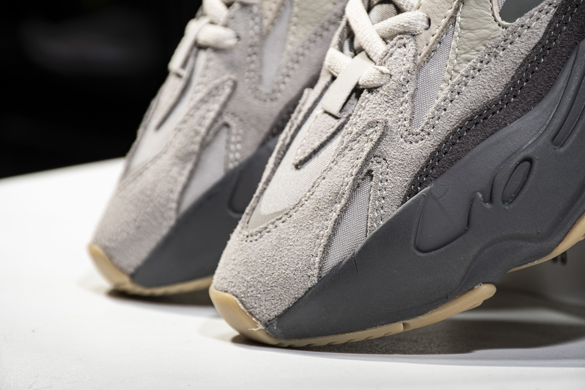 Yeezy Boost 700 V2“Tephra” FU7914