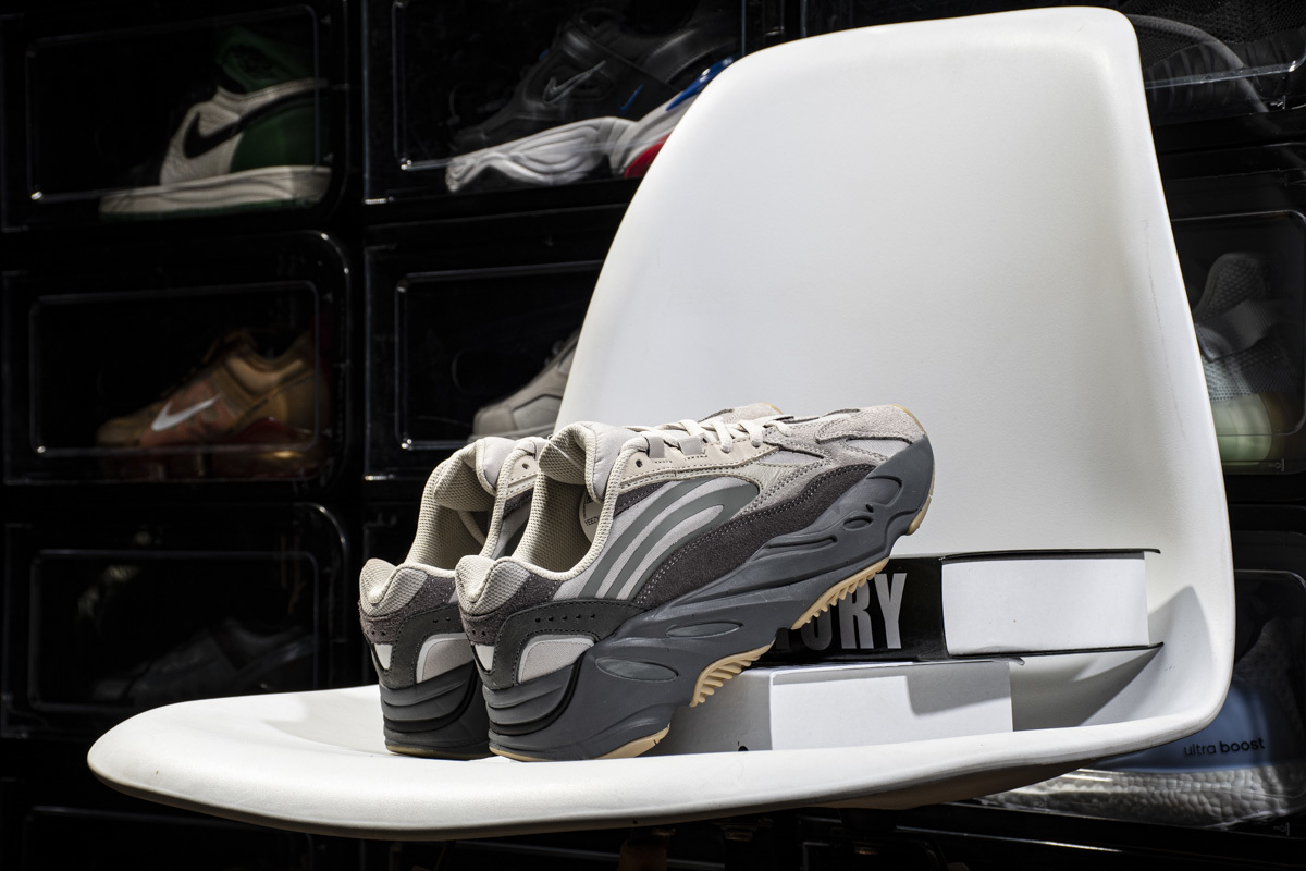 Yeezy Boost 700 V2“Tephra” FU7914