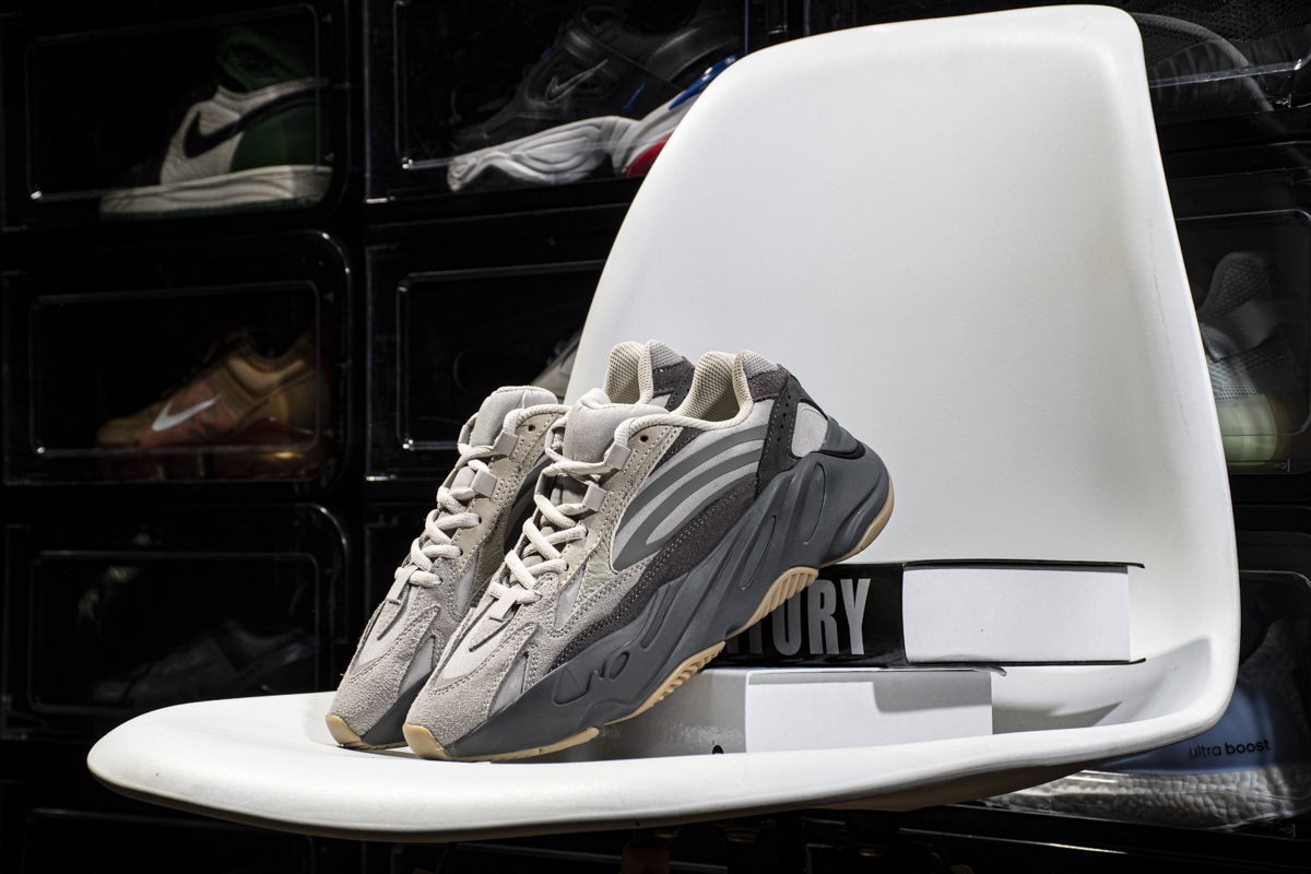 Yeezy Boost 700 V2“Tephra” FU7914