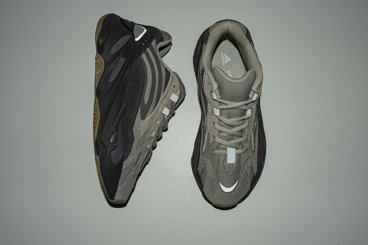 Yeezy Boost 700 V2“Tephra” FU7914