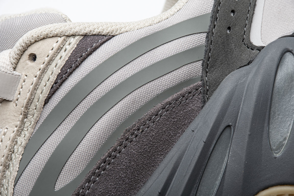 Yeezy Boost 700 V2“Tephra” FU7914