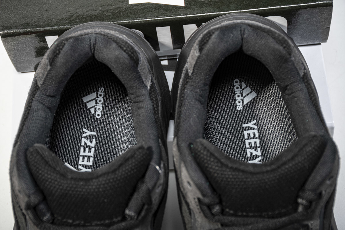 Yeezy Boost 700 V2“Vanta” FU6684