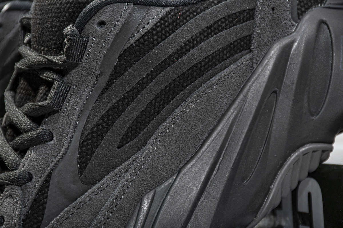 Yeezy Boost 700 V2“Vanta” FU6684