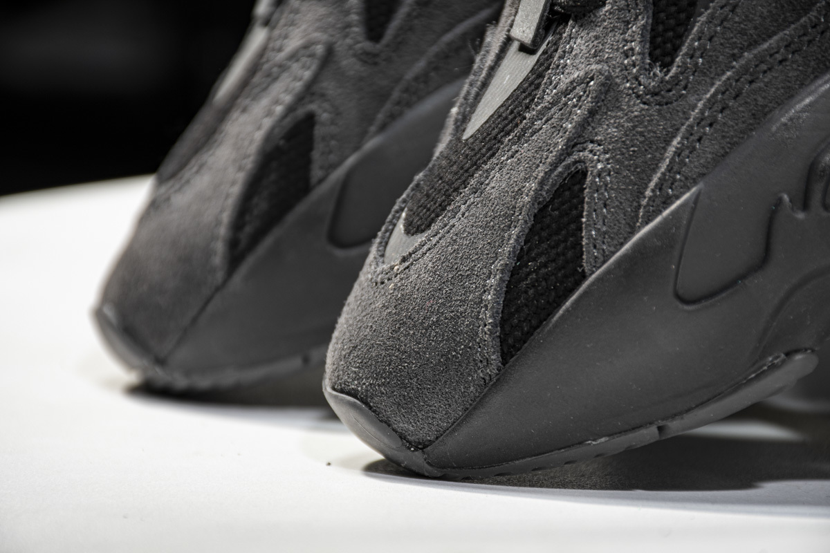 Yeezy Boost 700 V2“Vanta” FU6684
