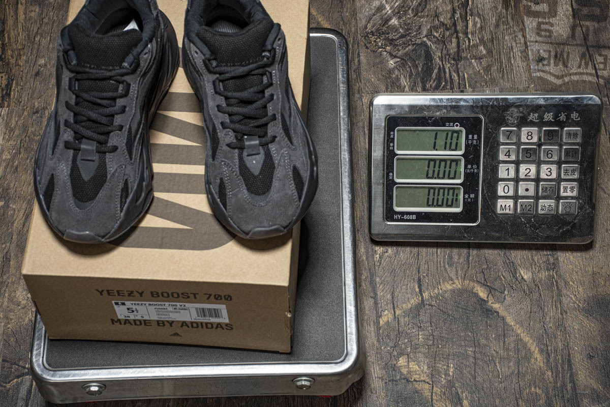 Yeezy Boost 700 V2“Vanta” FU6684