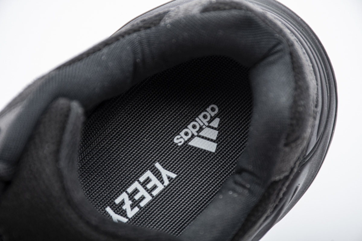 Yeezy Boost 700 V2“Vanta” FU6684