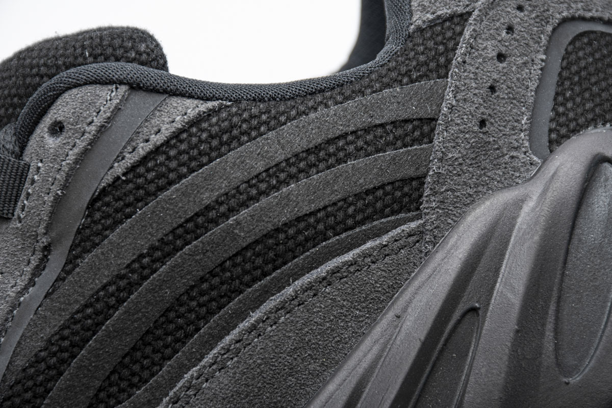 Yeezy Boost 700 V2“Vanta” FU6684